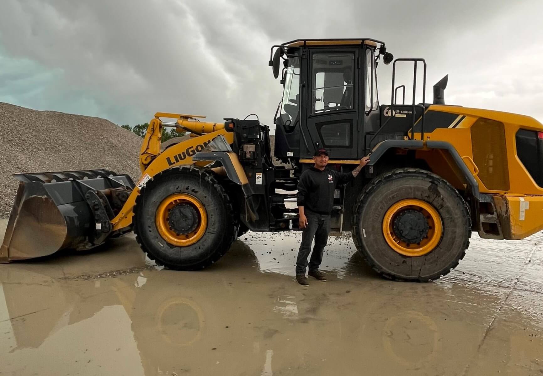 Mastering the 856H LiuGong Wheel Loader with Over 13,000 Hours of Flawless Operation